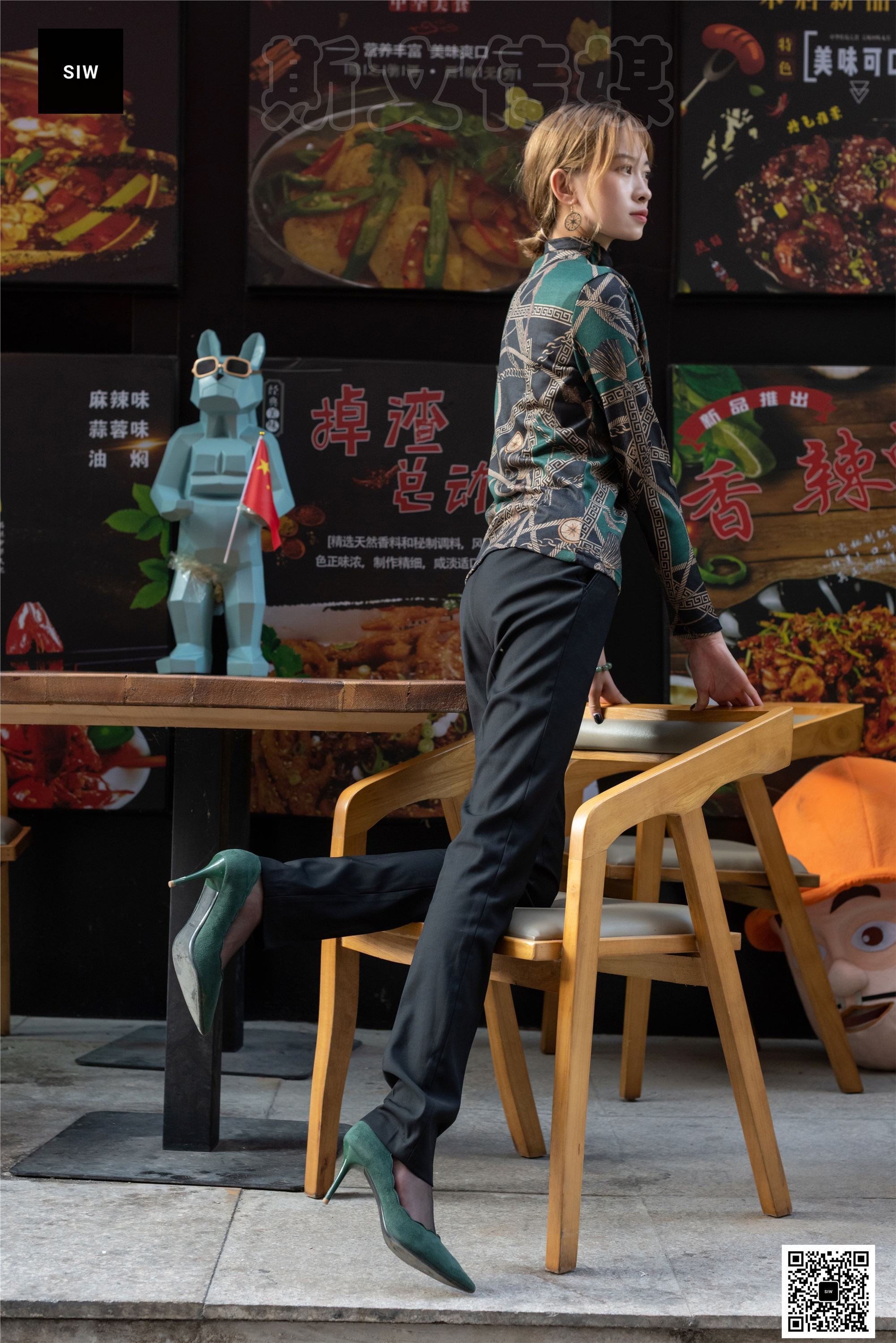 SIW斯文传媒 063 欧版翠绿印花高领长袖打底衫 - 新芳